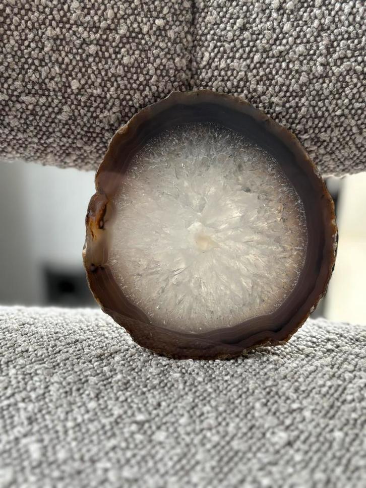 Agaat schijf met donkere kleur bruin agaatshijf edelsteen, Sieraden, Tassen en Uiterlijk, Edelstenen, Zo goed als nieuw, Ophalen of Verzenden