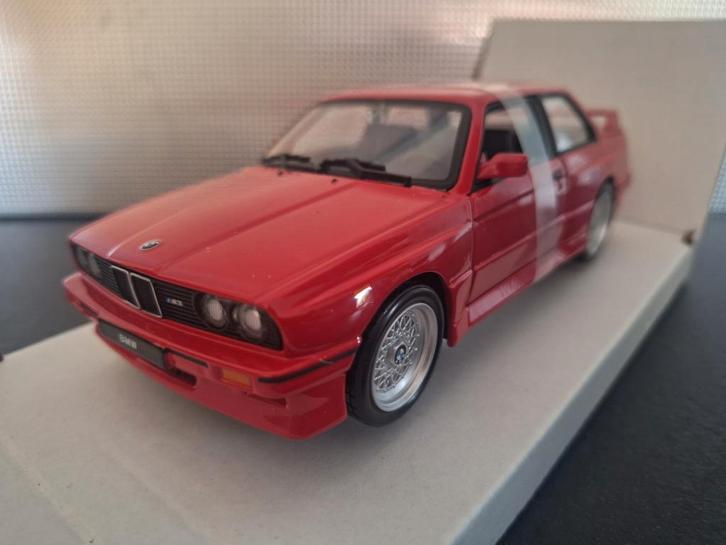 BMW M3 E30 1988 Schaal 1:24, Hobby en Vrije tijd, Modelauto's | 1:24, Nieuw, Auto, Bburago, Ophalen of Verzenden