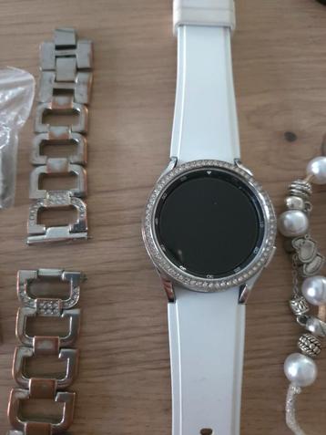Samsung Galaxy Watch 4 Classic - Wit beschikbaar voor biedingen