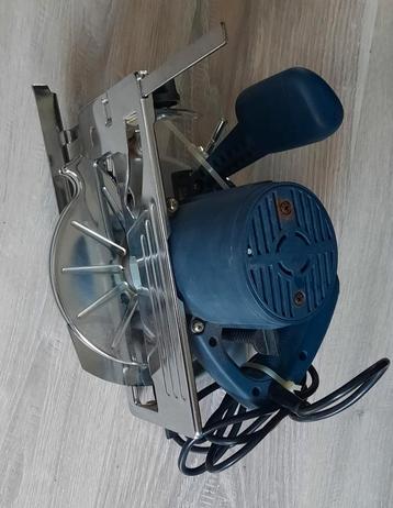 Aangeboden Goedwerkende Cirkelzaagmachine . beschikbaar voor biedingen