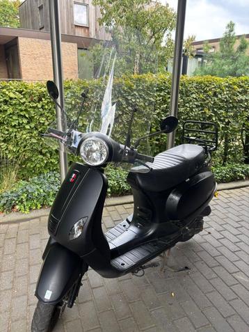 Scooter GTS Toscana Pure met windscherm beschikbaar voor biedingen