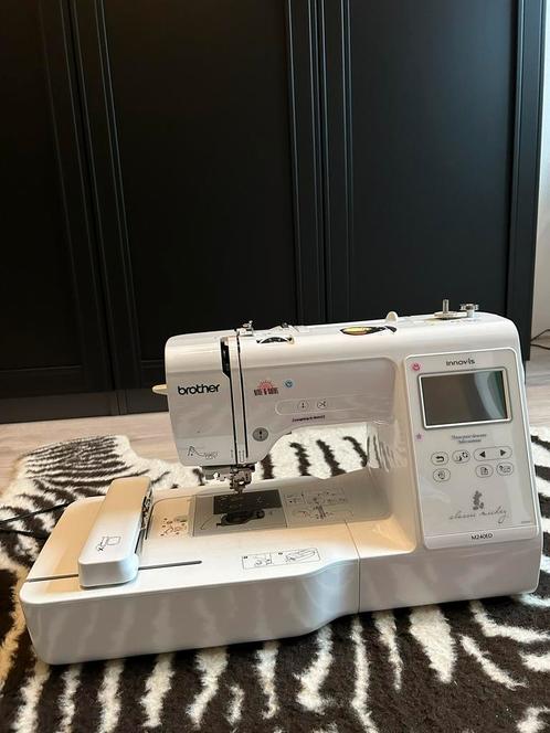 Brother Innov-is M240ED Borduurmachine - Disney Edition, Hobby en Vrije tijd, Borduren en Borduurmachines, Zo goed als nieuw, Borduurmachine