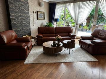 Bank met 2 fauteuils beschikbaar voor biedingen