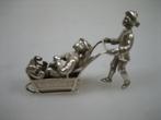 Zilver Miniatuur Vrouw met Kind en Slee uit ca. 1964 van J., Antiek en Kunst, Verzenden, Zilver