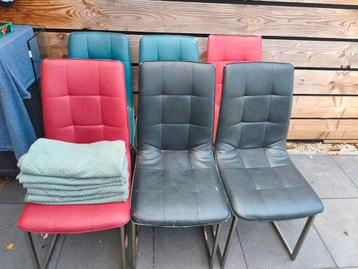 MOET WEG 6 eetkamerstoelen, functioneel, met hoes beschikbaar voor biedingen
