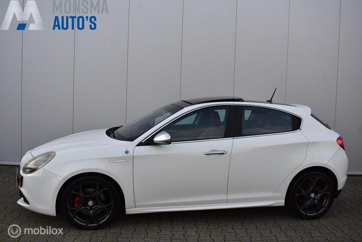 Alfa Romeo Giulietta 1.4 T Distinctive Pano Leder Xenon 18", Auto's, Alfa Romeo, Bedrijf, Te koop, Giulietta, ABS, Airbags, Airconditioning