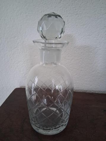 Karafje kristal of glas met bewerkte stolp *eureka* beschikbaar voor biedingen