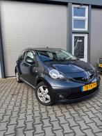 Toyota Aygo 1.0 5DRS 2006 Grijs NAP!, Auto's, Toyota, Voorwielaandrijving, Stof, 4 stoelen, 68 pk