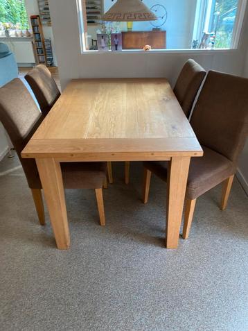 Uitschuifbare eettafel met 6 stoelen. Ophalen in Doetinchem beschikbaar voor biedingen