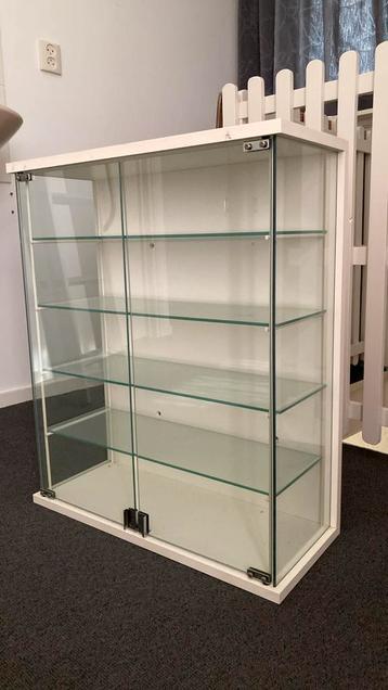 Vitrine 61/25/72 LBH Cm beschikbaar voor biedingen