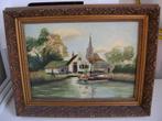Schilderij met kerk huis en boot op linnen en vergulde lijst, Antiek en Kunst, Ophalen