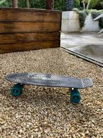 Swass skateboard met blauwe wielen!, Sport en Fitness, Skateboarden, Skateboard, Zo goed als nieuw, Ophalen