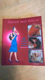 M. Enderlen-Debuisson - Tassen met klasse, Ophalen of Verzenden, Zo goed als nieuw, M. Enderlen-Debuisson; C. Laisné