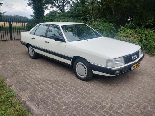 Audi 100 diesel oldtimer APK 03-2027 wegenbelastingvrij, Auto's, Audi, Particulier, Diesel, Sedan, Handgeschakeld, Wit, Blauw