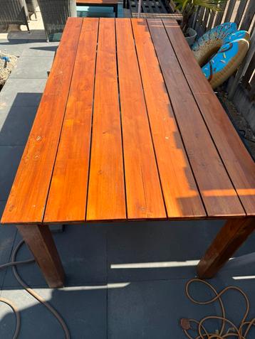 Teakhouten tuin tafel beschikbaar voor biedingen