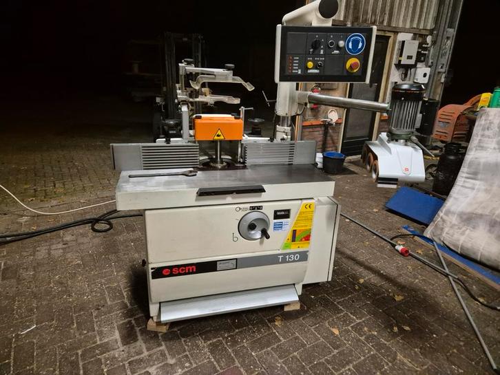 Scm t 130 met aanvoerappaart en bovenbediening, Doe-het-zelf en Verbouw, Gereedschap | Freesmachines, Zo goed als nieuw, Elektrisch