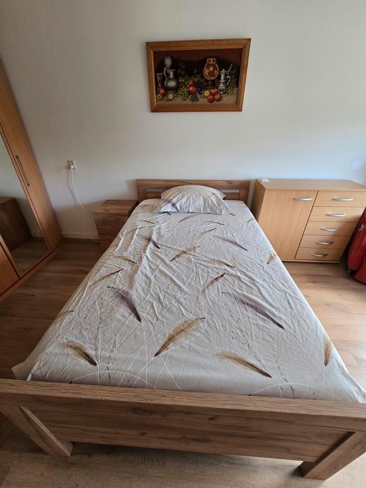 Electrisch senioren bed, Huis en Inrichting, Slaapkamer | Complete slaapkamers, Zo goed als nieuw, Eenpersoons, Ophalen