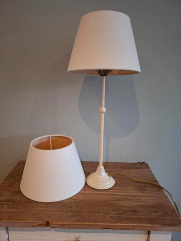 Crème tafellamp,  lampje metaal voet