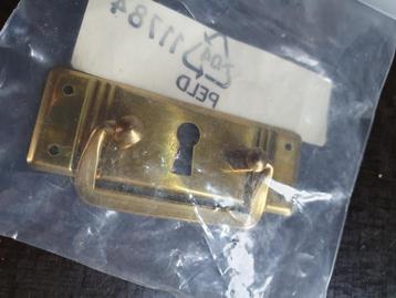 New old Stock: Antiek Koperen kastgreepje sleutelgat uitspar beschikbaar voor biedingen