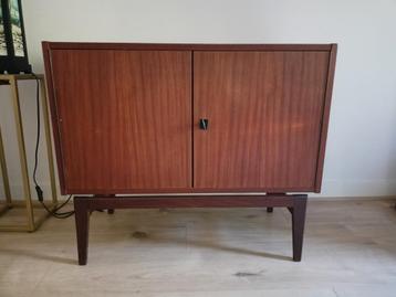 Vintage teak kastje / tv meubel beschikbaar voor biedingen