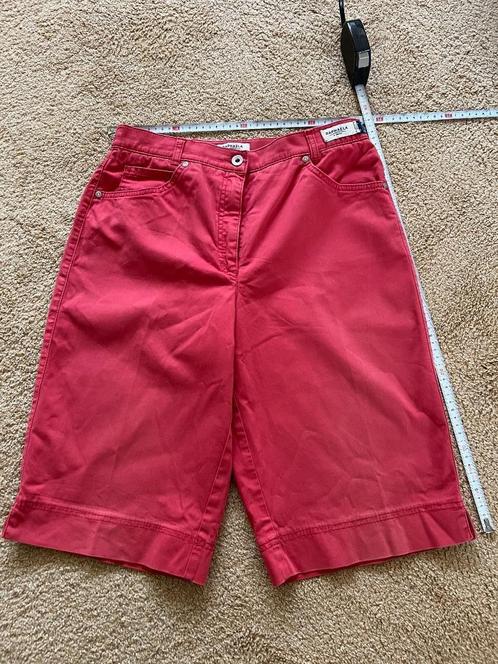 Zacht rode bermuda, Raphaela by Brax, elastische taille, 38, Kleding | Dames, Broeken en Pantalons, Gedragen, Maat 38/40 (M), Rood