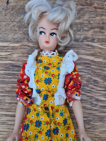 Vintage BRITTA Barbie fashiondoll met JURK CA 1970 beschikbaar voor biedingen