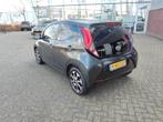 Toyota Aygo X-JOY € 13.900,00, Stof, 4 stoelen, Origineel Nederlands, LED verlichting