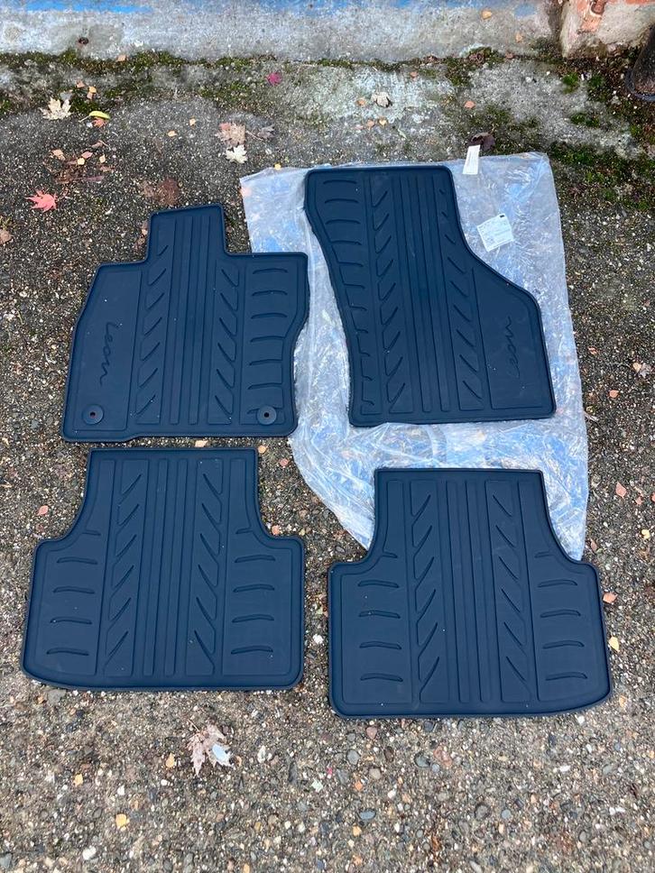 seat leon rubber voetmattenset origineel en nieuw!!, Auto diversen, Automatten, Nieuw, Ophalen of Verzenden