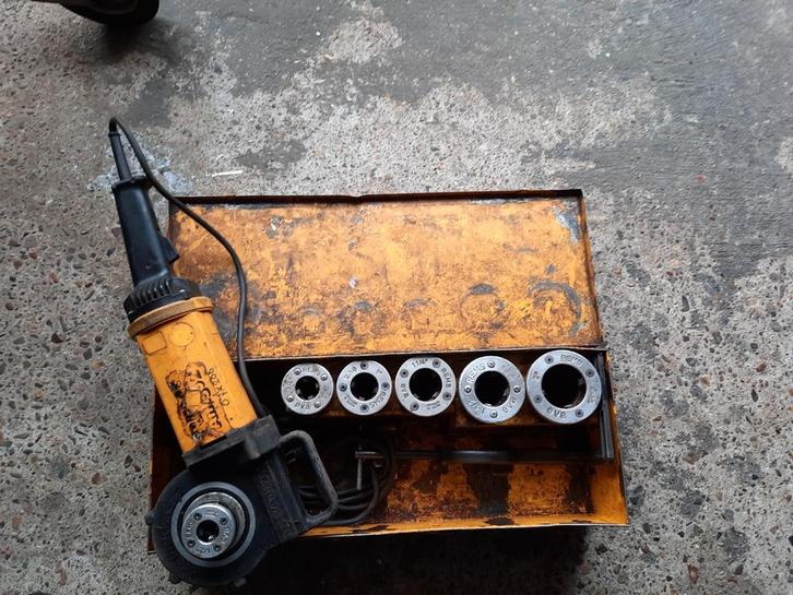 Rems amigo 2 draadsnijmachine compleet in kist
Blokken: 1/2", Auto diversen, Autogereedschap, Gebruikt, Ophalen of Verzenden