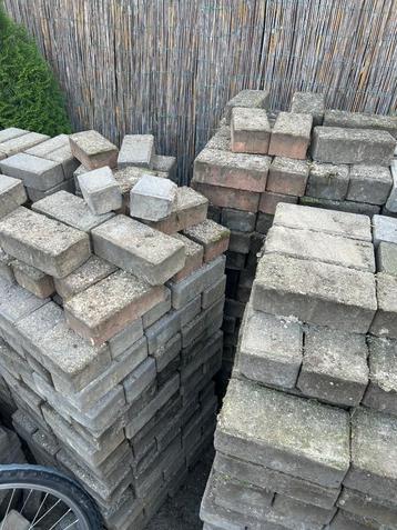 Gratis klinkers beschikbaar voor biedingen