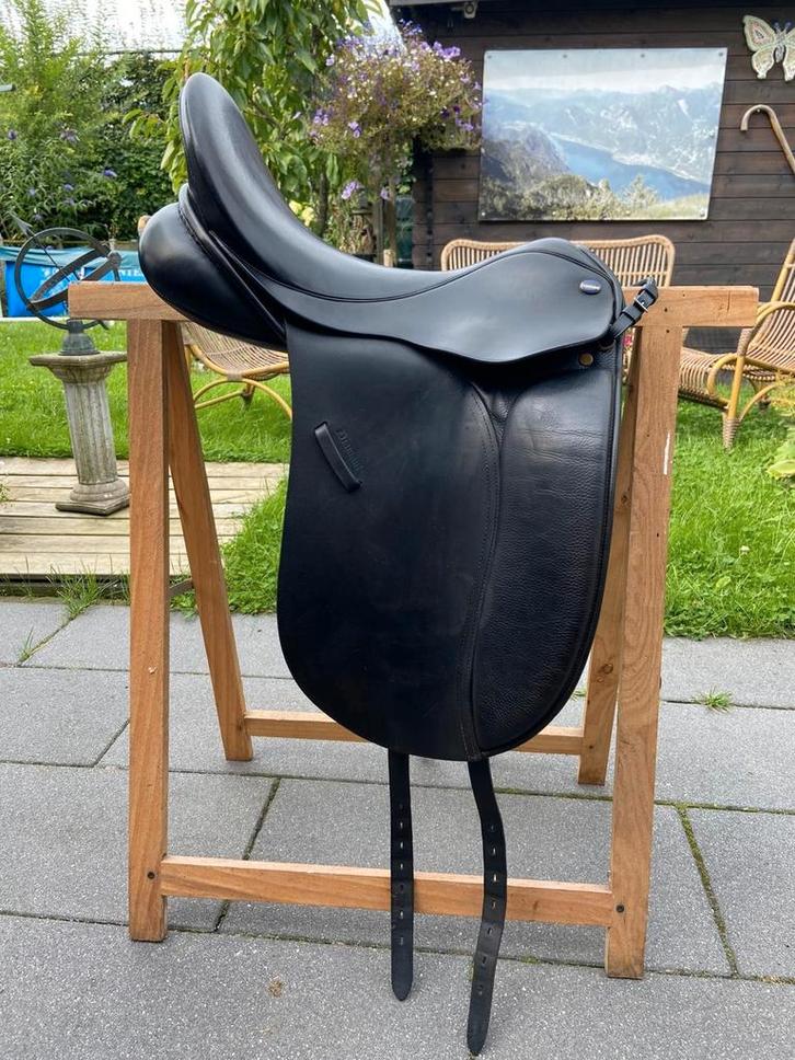 Euroriding Diamant dressuur zadel 17,5 inch, Dieren en Toebehoren, Paarden en Pony's | Zadels, Gebruikt, Dressuur, Ophalen
