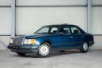 Mercedes-Benz 124 Limousine E 300 (bj 1989, automaat), Auto's, Oldtimers, Automaat, Elektrische buitenspiegels, Blauw, Mercedes-Benz