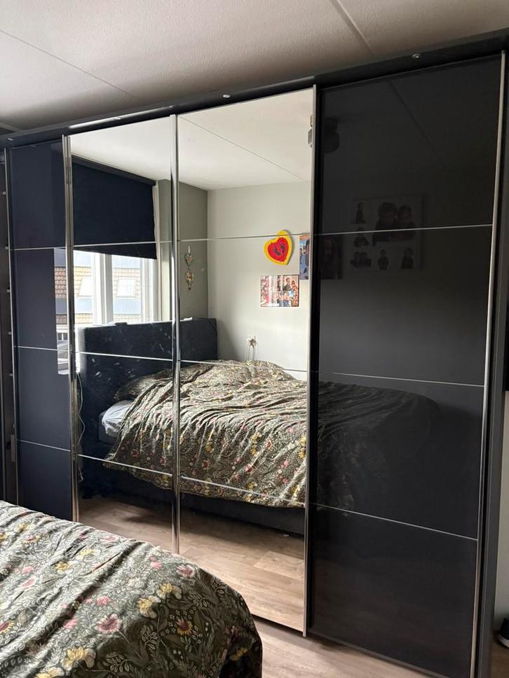 Grote en stevige kledingkast, Huis en Inrichting, Kasten | Kledingkasten, Zo goed als nieuw, 200 cm of meer, 50 tot 75 cm, Glas