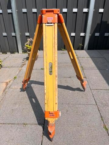 TE KOOP. WATERPASINSTRUMENT STATIEF beschikbaar voor biedingen