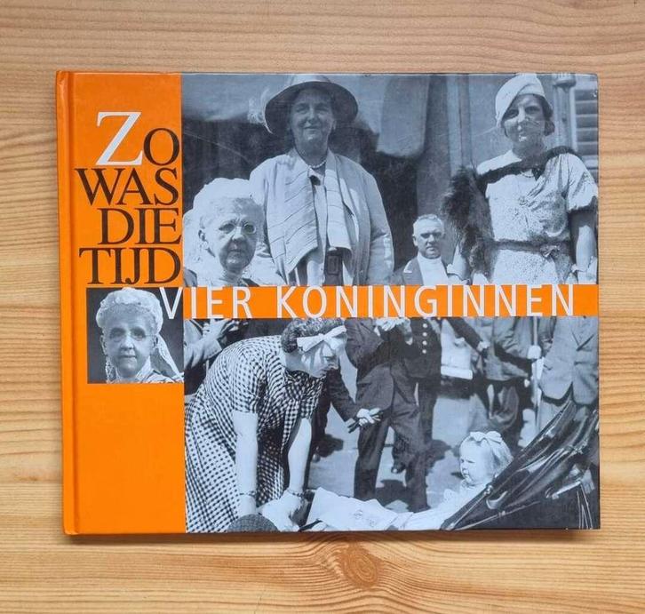 Vier koninginnen, over Emma, Wilhelmina, Juliana en Beatrix, Verzamelen, Koninklijk Huis en Royalty, Nieuw, Tijdschrift of Boek