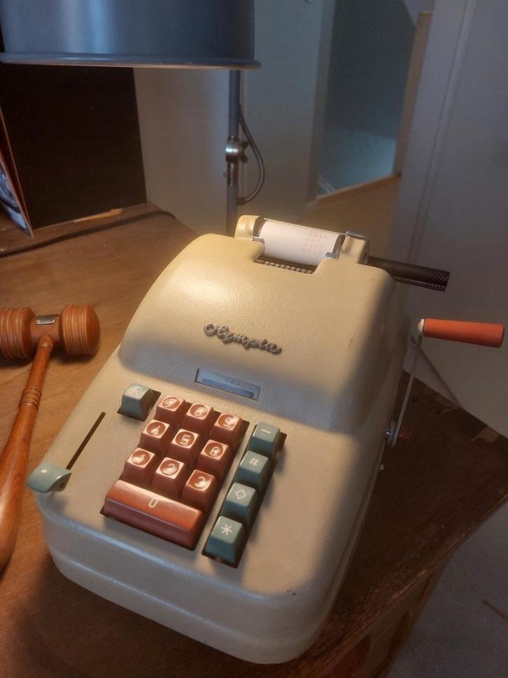 Vintage Olympia mechanische calculator / telmachine, Diversen, Rekenmachines, Gebruikt, Ophalen of Verzenden