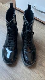 Zwarte gelakte enkellaarsjes maat 41, Kleding | Dames, Schoenen, Ophalen of Verzenden, Gedragen, Zwart