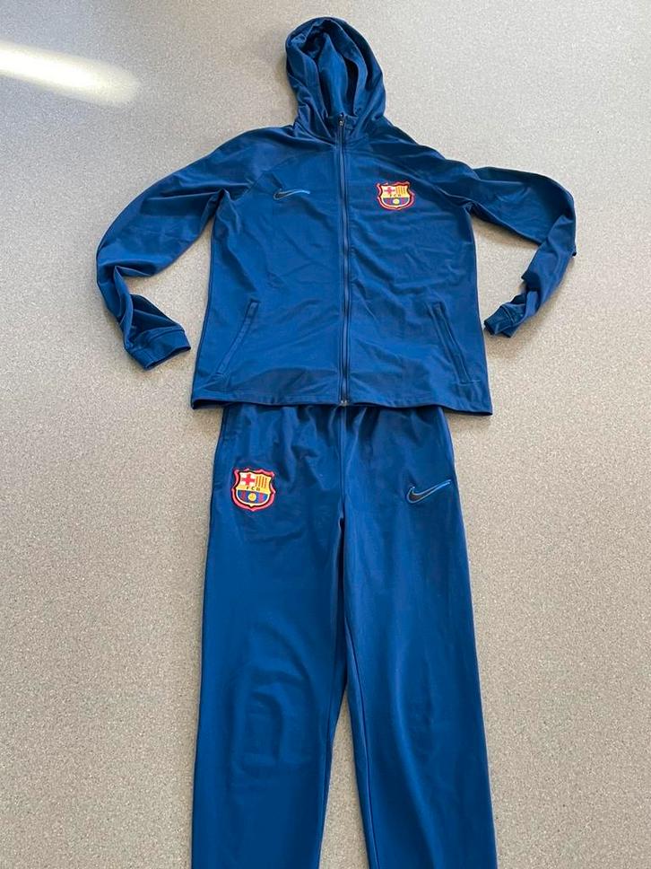Trainingspak FC Barcelona – maat 158-170 (13-15 jaar), Kleding | Heren, Sportkleding, Zo goed als nieuw, Voetbal, Maat 46 (S) of kleiner