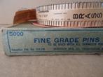 Curiosa vintage Fine grade pins for Dennison pinning machine, Ophalen of Verzenden