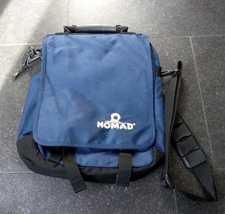 Nomad reistas laptoptas Harvard schoudertas blauw, Sieraden, Tassen en Uiterlijk, Tassen | Reistassen en Weekendtassen, Zo goed als nieuw