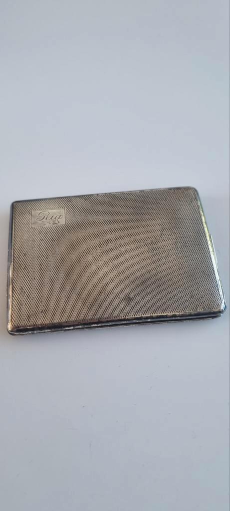 Verzilverde sigarettenhouder met gravure 'Ria', Antiek en Kunst, Antiek | Goud en Zilver, Ophalen of Verzenden