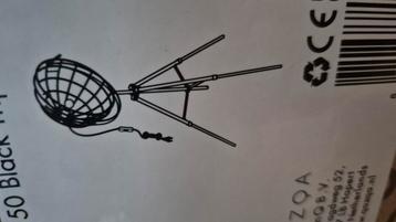 Industriële tripod lamp  beschikbaar voor biedingen