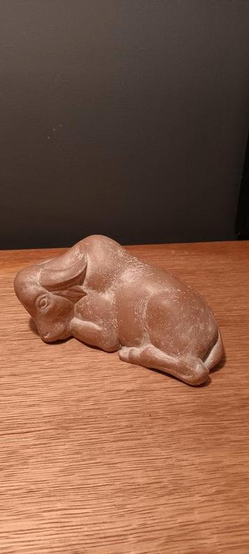 Een oeros,jak? aardewerk, gesigneerd GR '97 beschikbaar voor biedingen