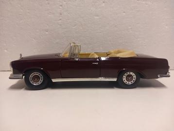 Aansteker Mercedes 280 SE 1966 rood Maisto nobox  1:18 KRD beschikbaar voor biedingen