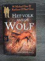 Het Volk van de Wolf - W. Michael Gear, Boeken, Ophalen of Verzenden, Zo goed als nieuw, W. Michael Gear & Kathleen O'Neal Gear
