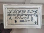 Geborduurde letterlap in brocant lijstje, Minder dan 50 cm, Ophalen of Verzenden, Zo goed als nieuw, Minder dan 50 cm