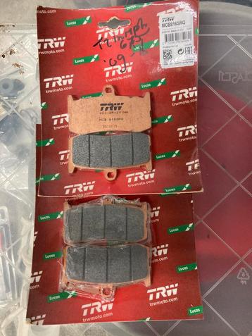 2 sets nieuwe TRW remblokken voor circuit Triumph 675 ‘09-16 beschikbaar voor biedingen