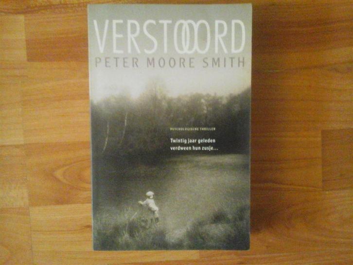 T16-peter moore smith-verstoord, Boeken, Thrillers, Nieuw, Nederland, Ophalen of Verzenden