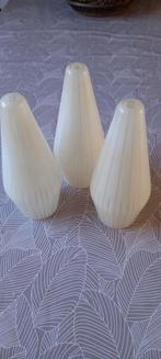 3 jaren '50 opaline glazen lamp kappen, Huis en Inrichting, Lampen | Lampenkappen, Ophalen of Verzenden, Zo goed als nieuw, Minder dan 25 cm