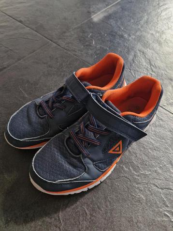 Osaga gymschoenen maat 35 beschikbaar voor biedingen
